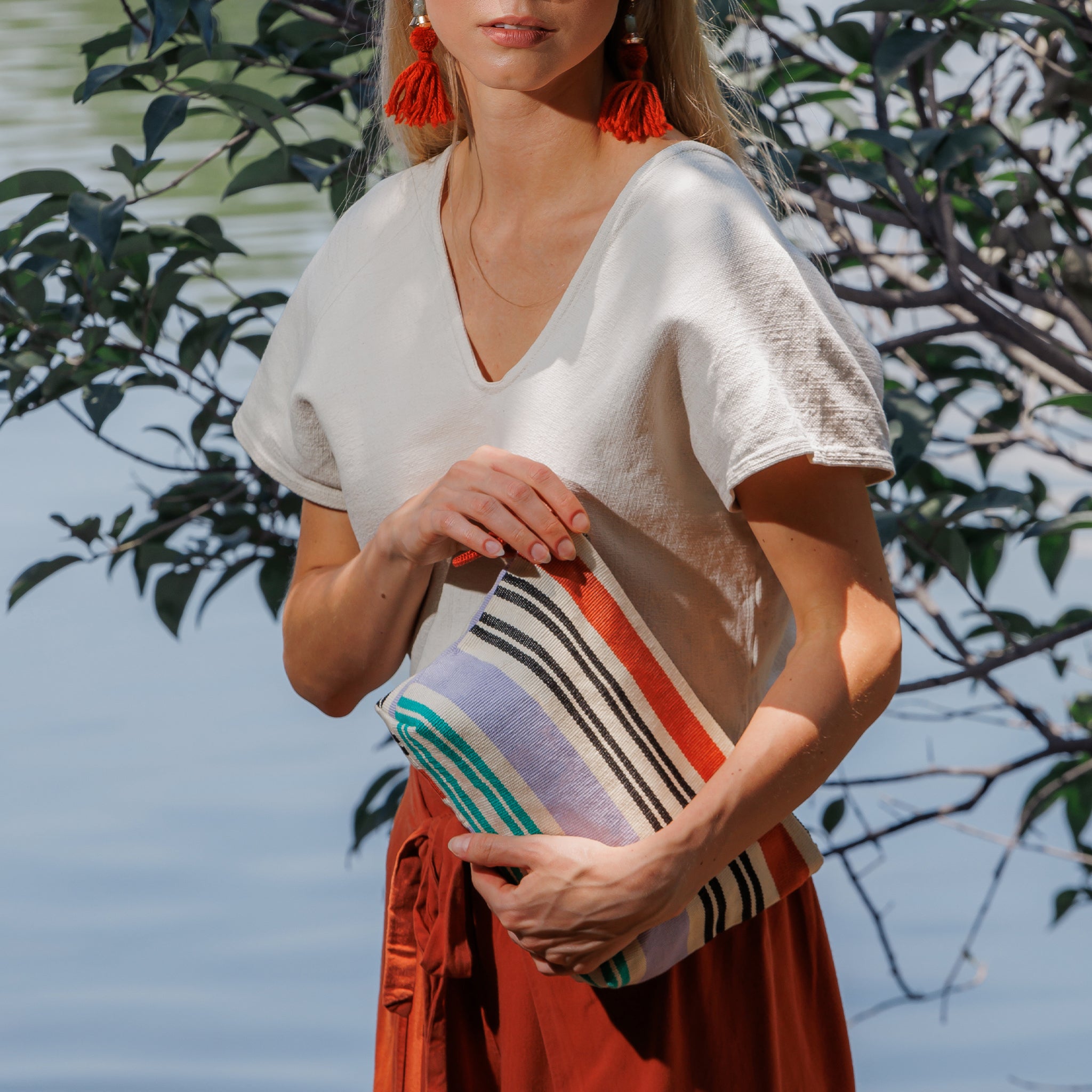 RES2602-Cristina_Cosmetic_Pouch-Coraloom-Water_closeup_2_c85f06b5-f1a2-4fef-abfc-867e5902d523.jpg