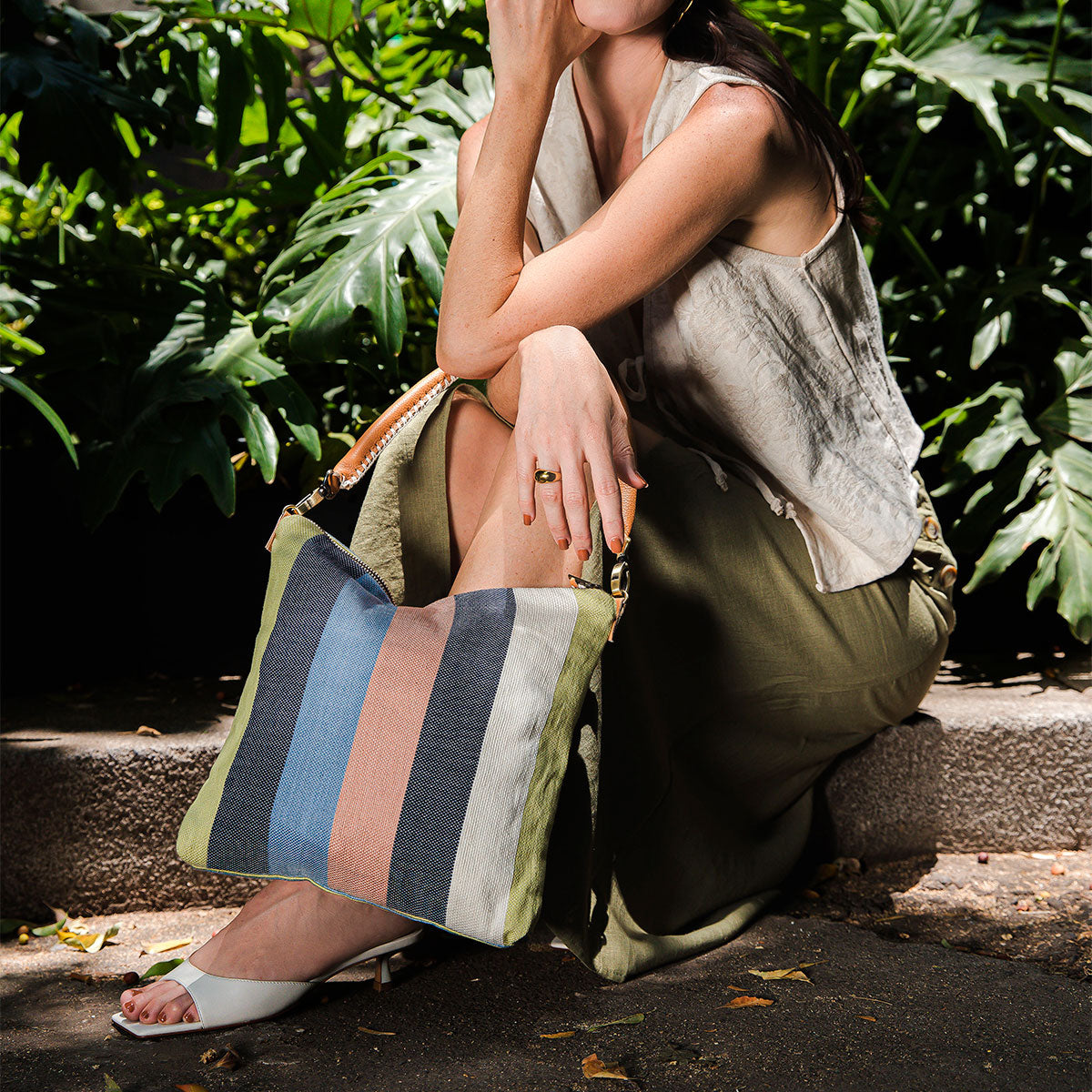SS2512-Florentina-Clutch-to-Hobo-Coastal-Springs-5_7097e66d-751b-499d-a506-ffc2411eec1c.jpg